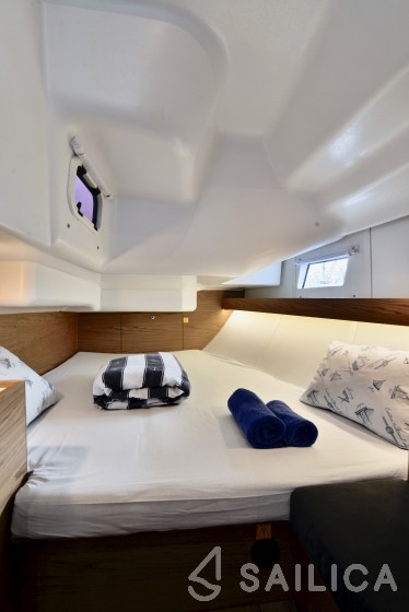 Elan 40 Impression - Yacht Charter Sailica