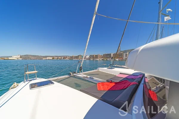 Lagoon 42 - Yacht Charter Sailica