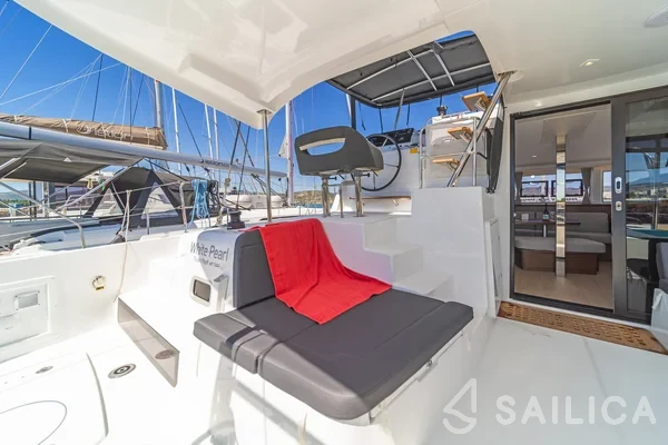 Lagoon 42 - Yacht Charter Sailica