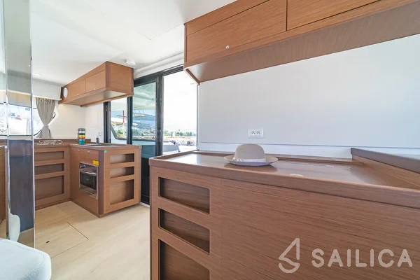 Lagoon 42 - Yacht Charter Sailica