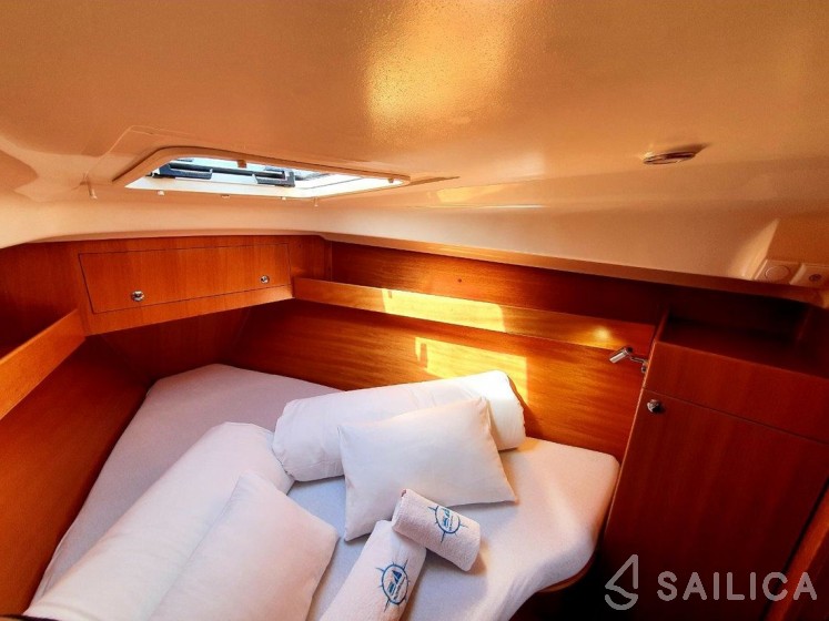 Elan 344 Impression - Yacht Charter Sailica