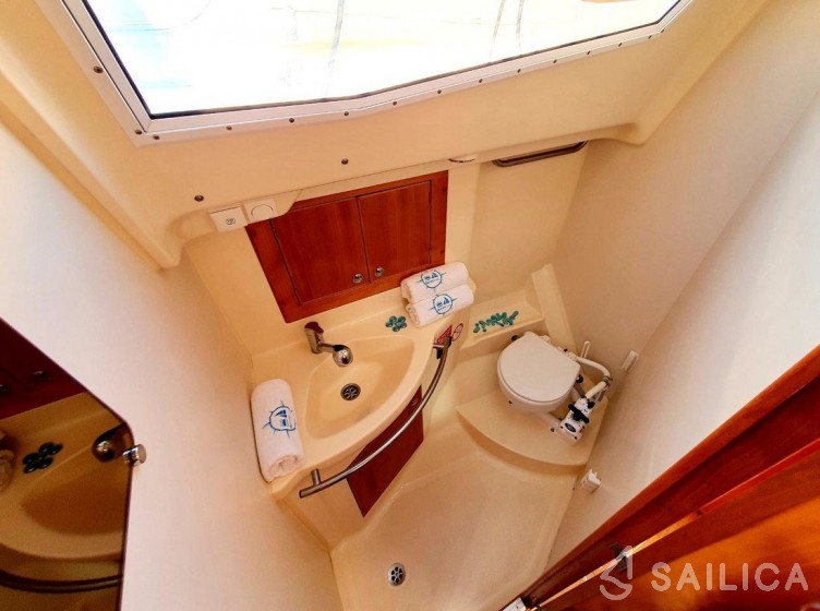 Elan 344 Impression - Yacht Charter Sailica