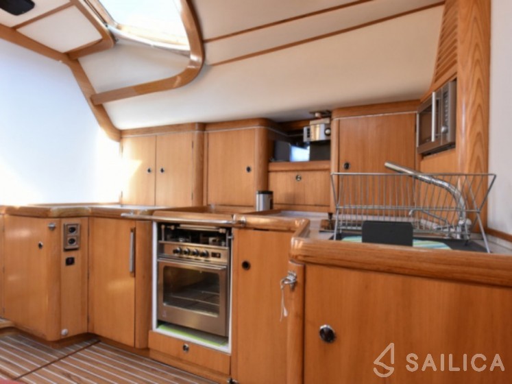 Feeling 546 - Yacht Charter Sailica