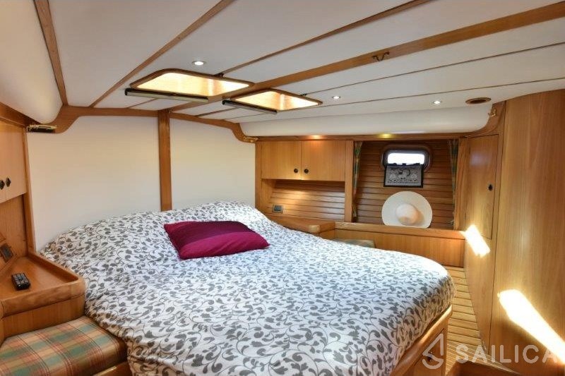 Feeling 546 - Yacht Charter Sailica