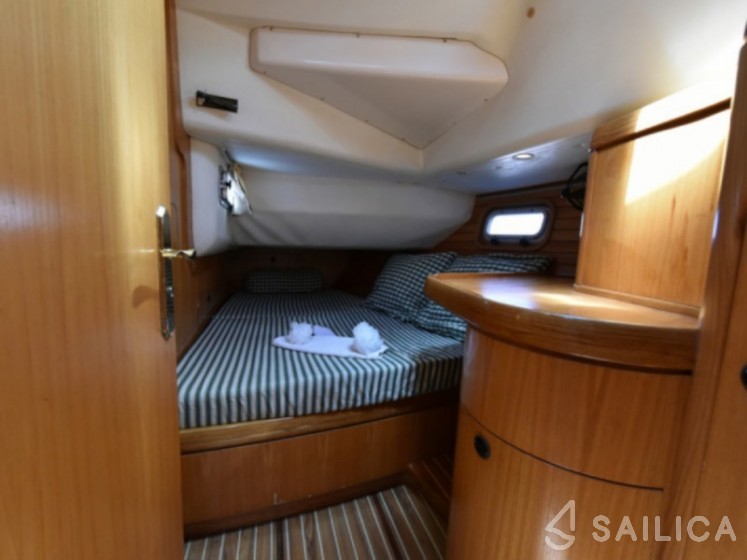 Feeling 546 - Yacht Charter Sailica