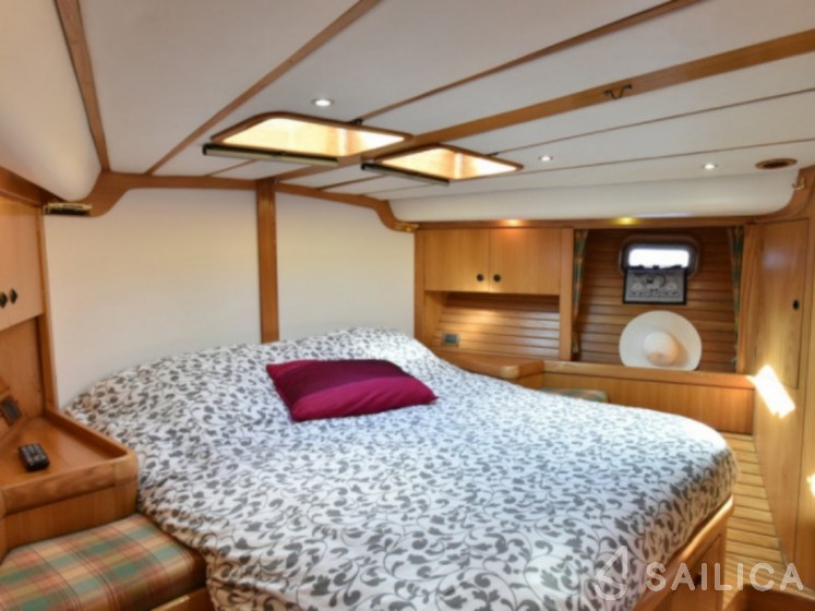Feeling 546 - Yacht Charter Sailica