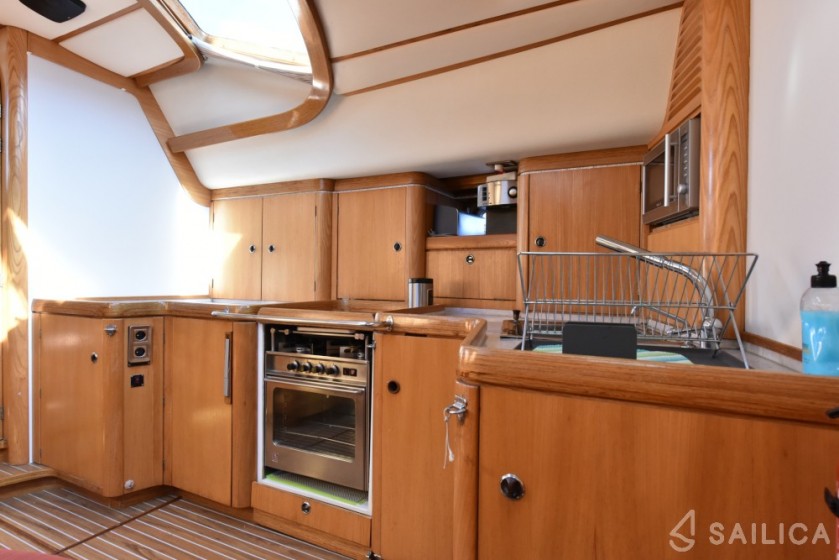 Feeling 546 - Yacht Charter Sailica