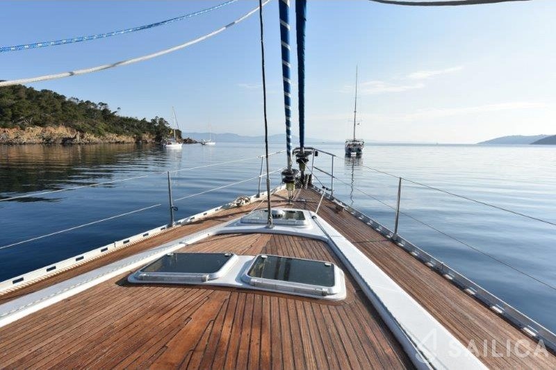 Feeling 546 - Yacht Charter Sailica