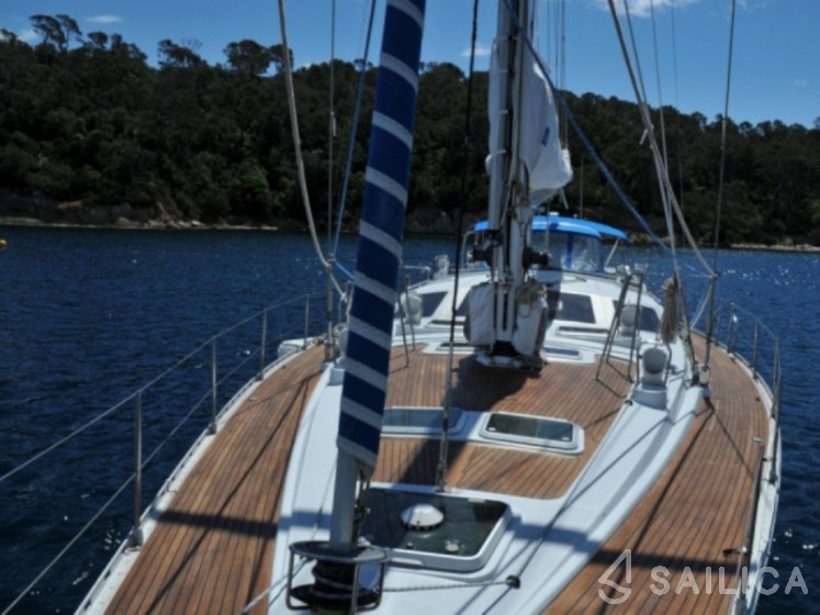 Feeling 546 - Yacht Charter Sailica