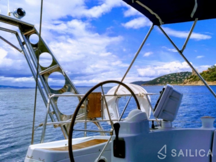 Feeling 546 - Yacht Charter Sailica