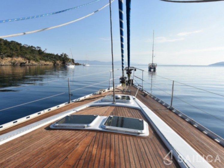 Feeling 546 - Yacht Charter Sailica