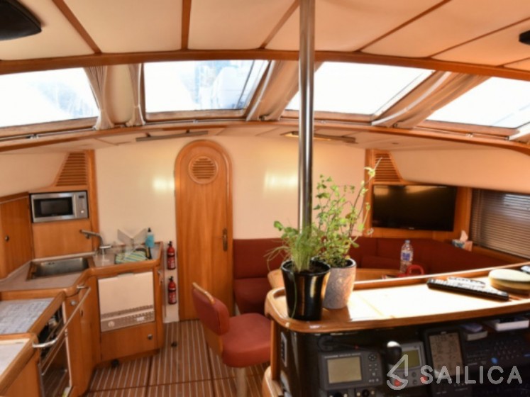 Feeling 546 - Yacht Charter Sailica