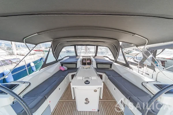 Oceanis 51.1 - Yacht Charter Sailica