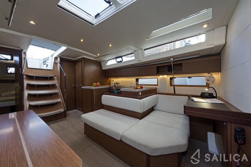 Oceanis 51.1 - Yacht Charter Sailica