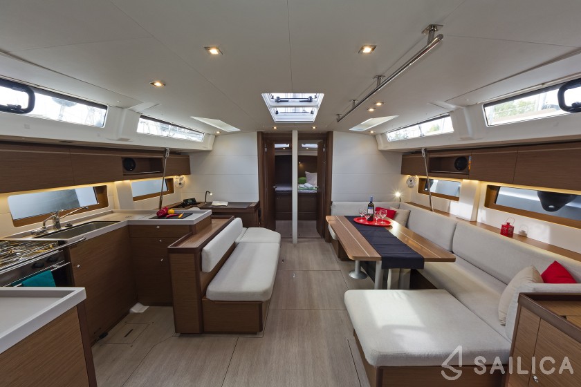 Oceanis 51.1 - Yacht Charter Sailica