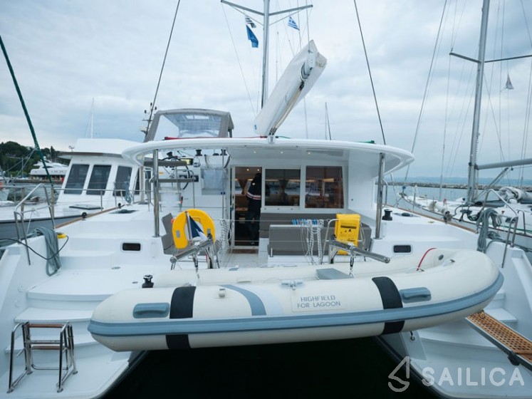 Lagoon 400 S2 - Yacht Charter Sailica