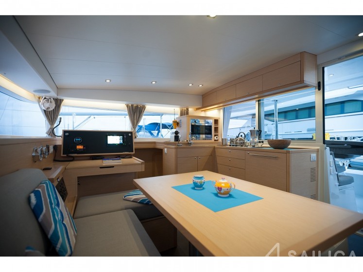 Lagoon 400 S2 - Yacht Charter Sailica
