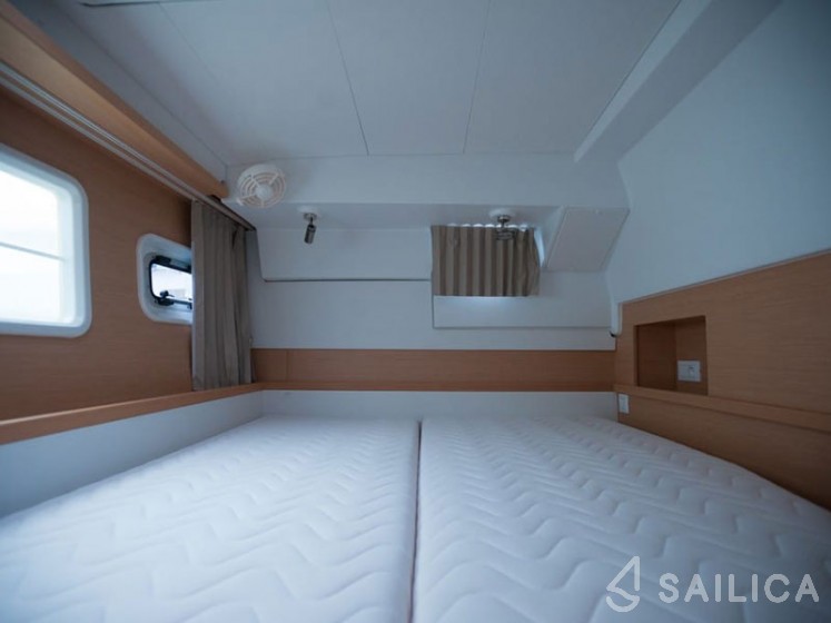 Lagoon 400 S2 - Yacht Charter Sailica