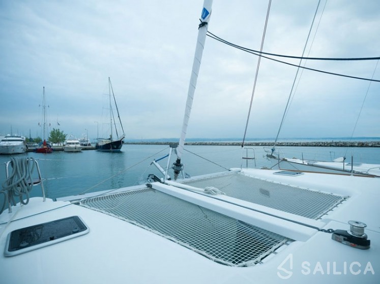 Lagoon 400 S2 - Yacht Charter Sailica