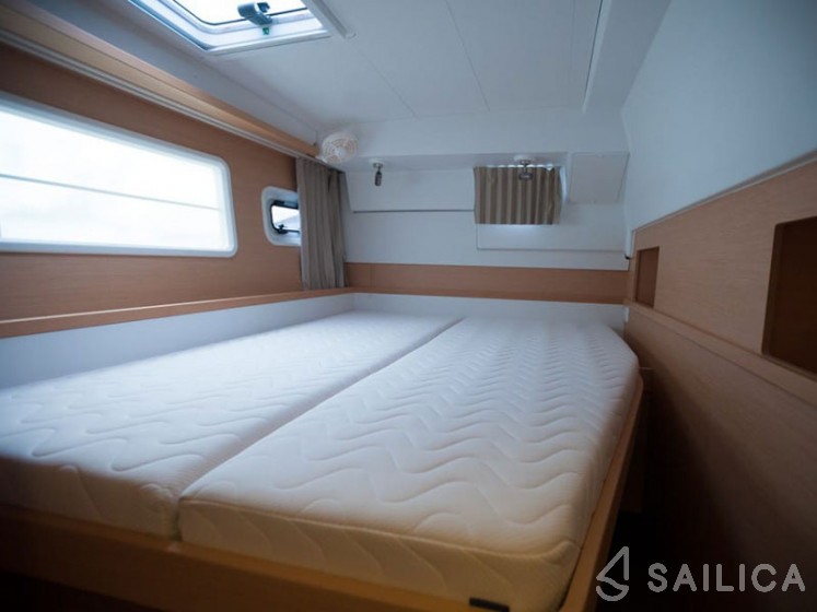 Lagoon 400 S2 - Yacht Charter Sailica