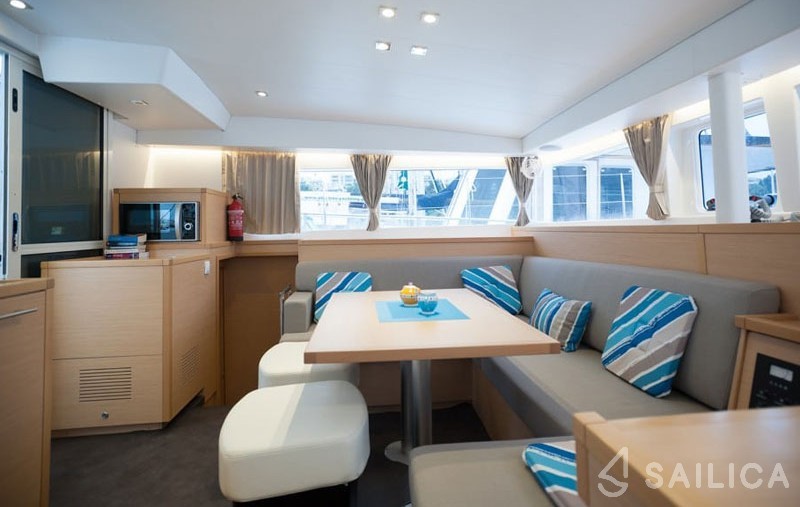 Lagoon 400 S2 - Yacht Charter Sailica