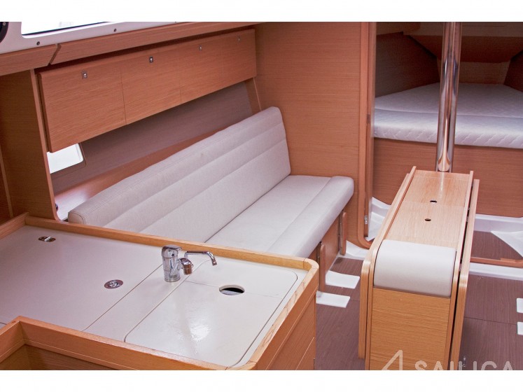 Dufour 350 GL - Yacht Charter Sailica
