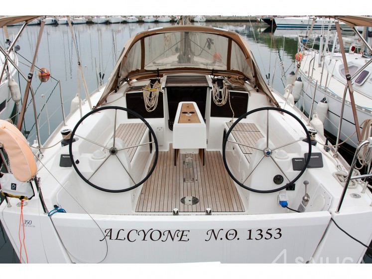 Dufour 350 GL - Yacht Charter Sailica