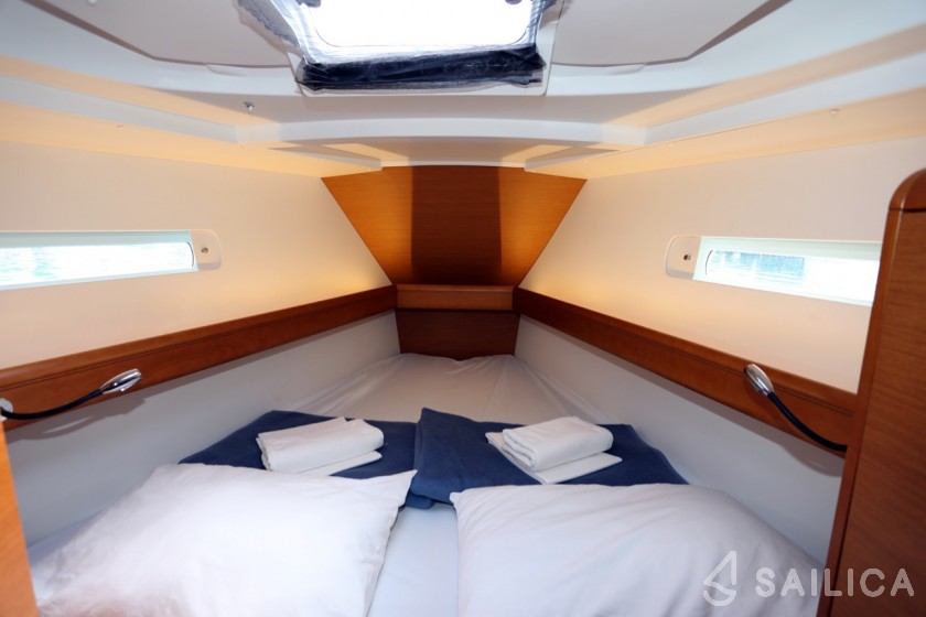 Sun Odyssey 449 - Yacht Charter Sailica