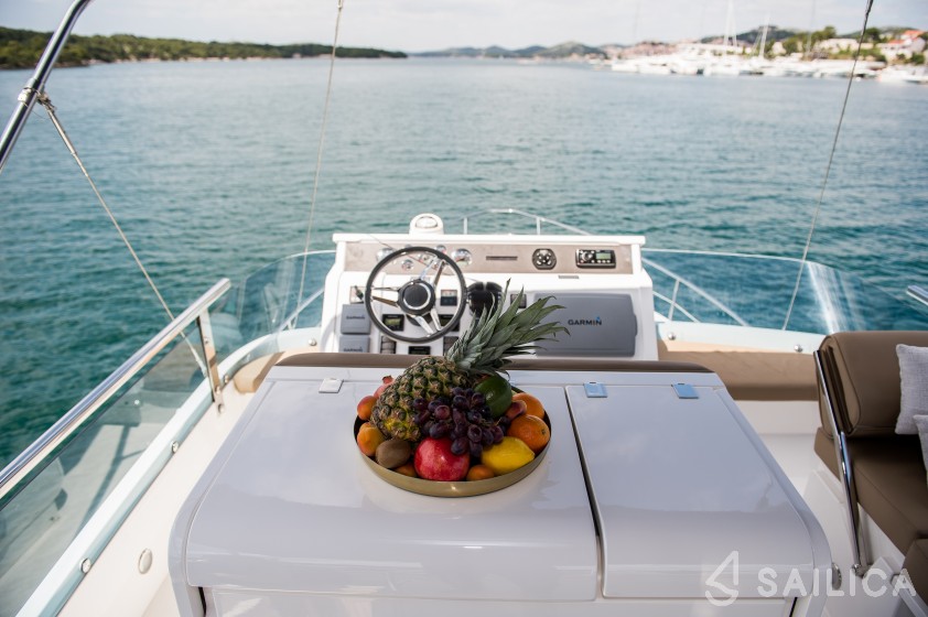 Fairline Squadron 42 - Yacht Charter Sailica