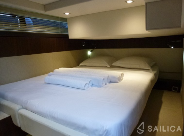 Fairline Squadron 42 - Yacht Charter Sailica