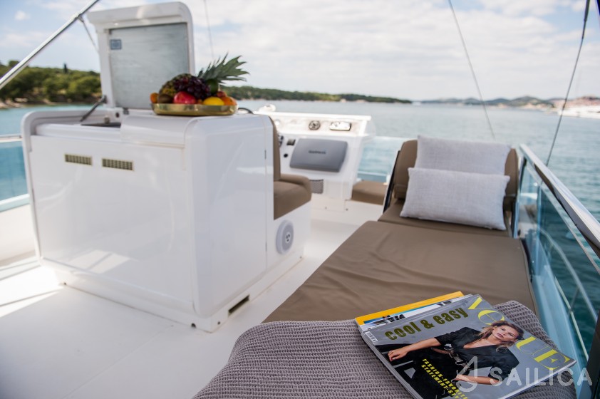 Fairline Squadron 42 - Yacht Charter Sailica