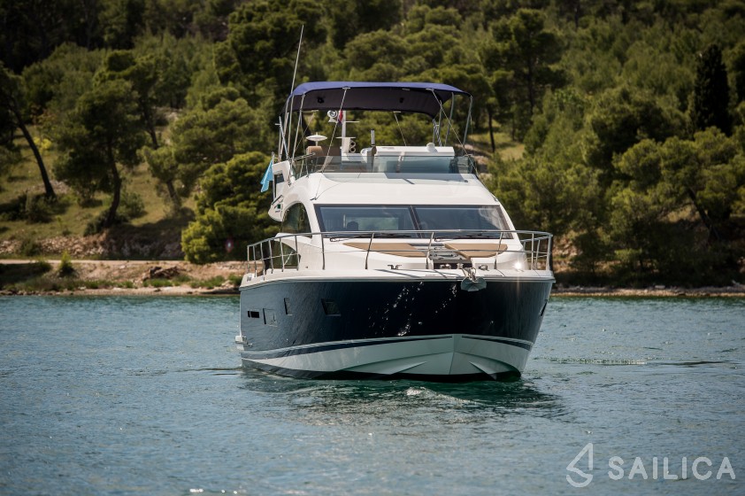 Fairline Squadron 42 - Yacht Charter Sailica