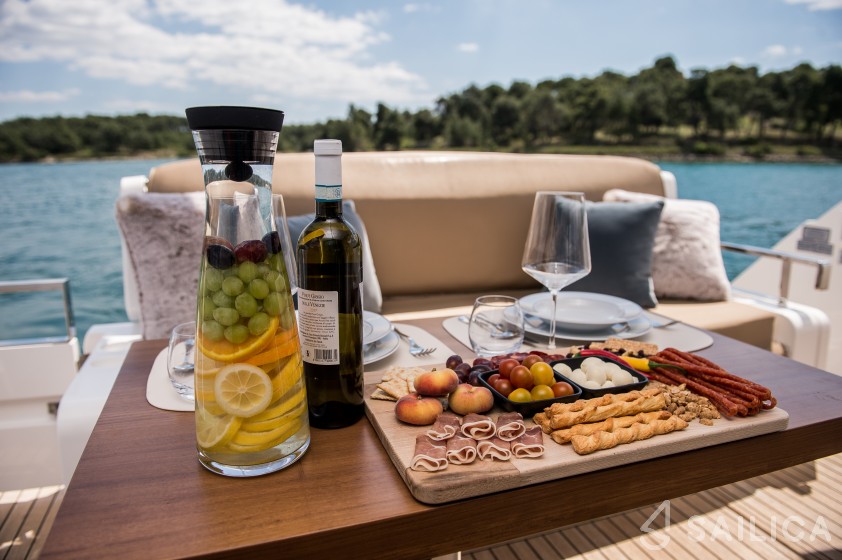 Fairline Squadron 42 - Yacht Charter Sailica