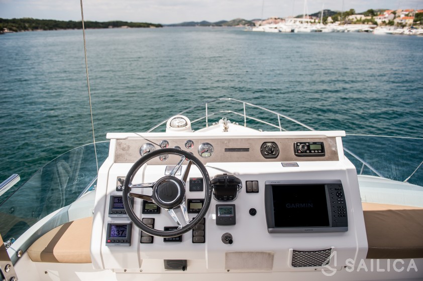 Fairline Squadron 42 - Yacht Charter Sailica