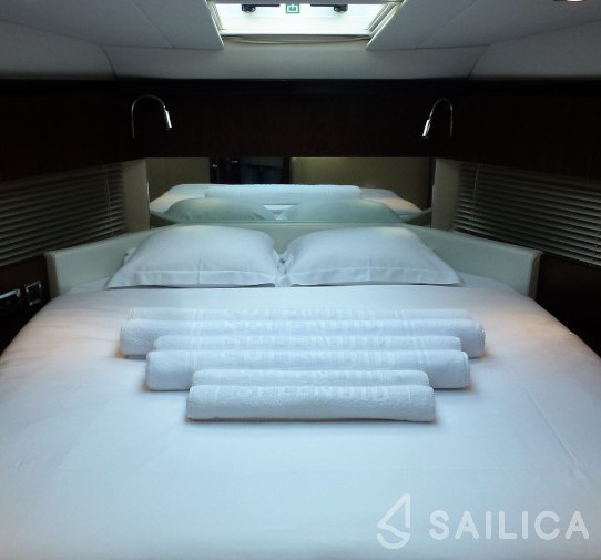 Fairline Squadron 42 - Yacht Charter Sailica