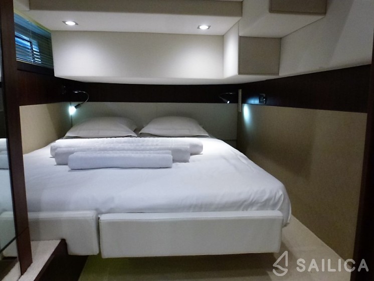 Fairline Squadron 42 - Yacht Charter Sailica