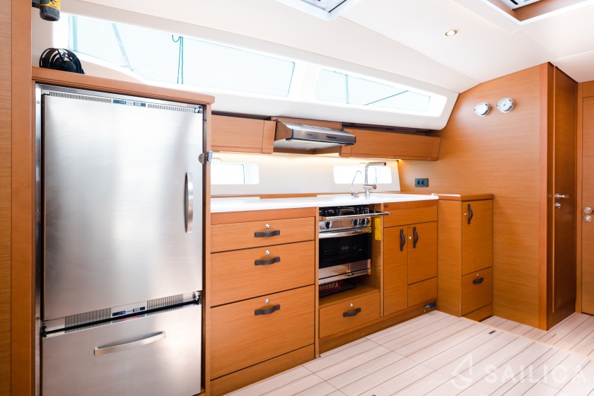 Sun Odyssey 519 - Yacht Charter Sailica