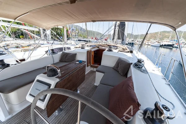 Bavaria 46 Cruiser - Yacht Charter Sailica