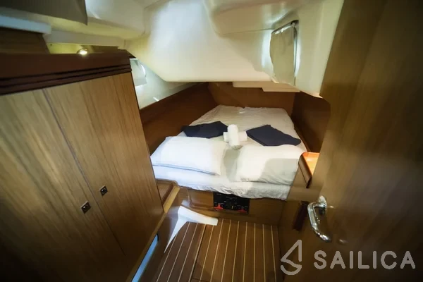 Sun Odyssey 42i - Yacht Charter Sailica