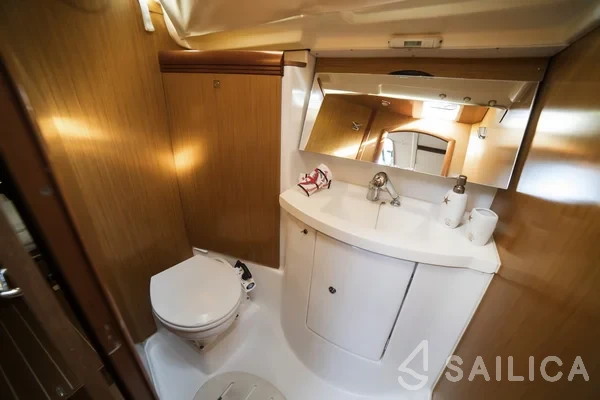 Sun Odyssey 42i - Yacht Charter Sailica