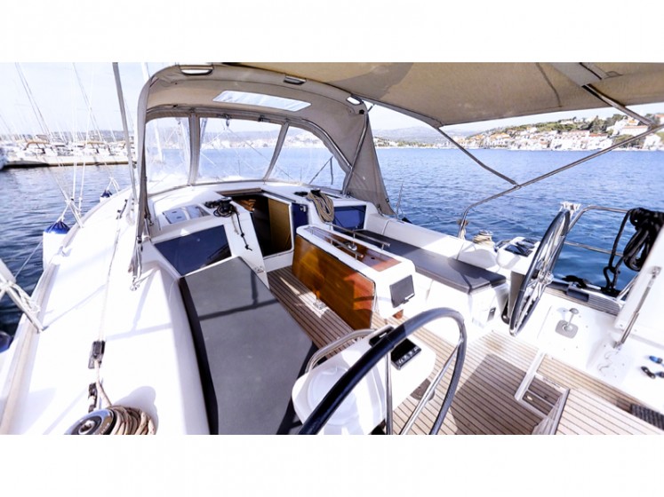 Dufour 360 GL - Yacht Charter Sailica