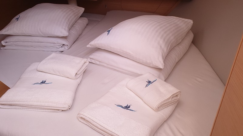 Dufour 360 GL - Yacht Charter Sailica