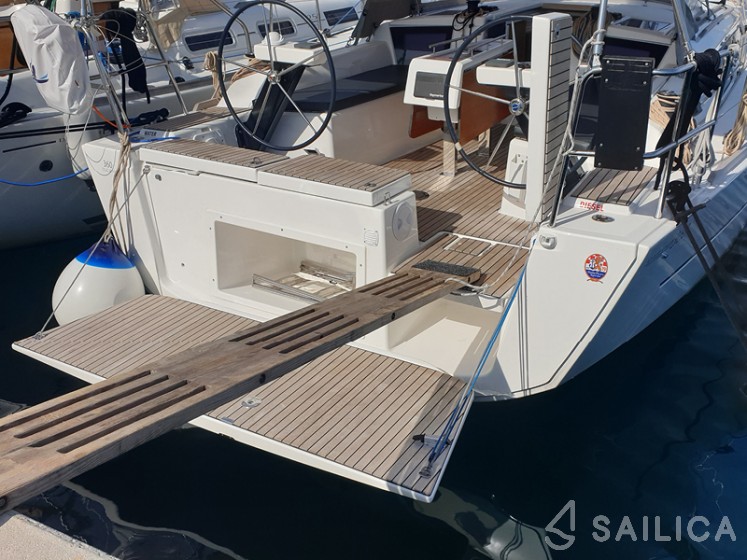 Dufour 360 GL - Yacht Charter Sailica