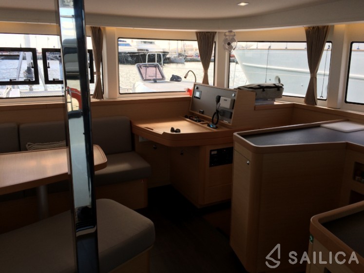 Lagoon 42 - Yacht Charter Sailica