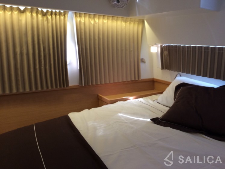 Lagoon 42 - Yacht Charter Sailica