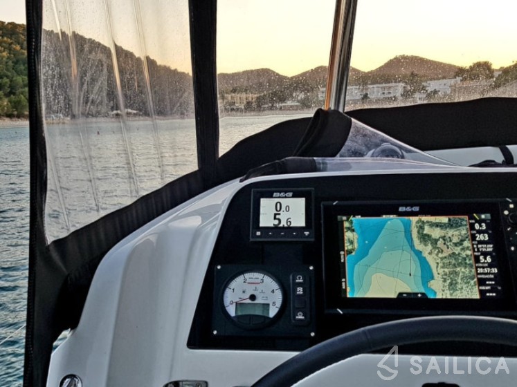 Lagoon 42 - Yacht Charter Sailica