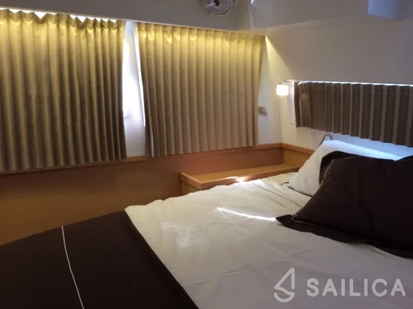Lagoon 42 - Yacht Charter Sailica