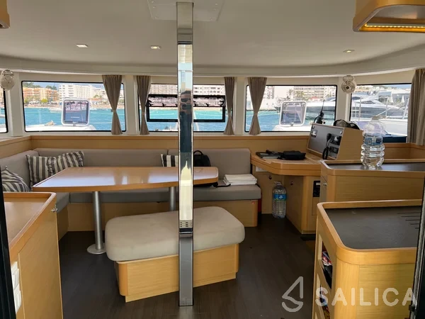 Lagoon 42 - Yacht Charter Sailica