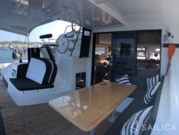Lagoon 42 - Yacht Charter Sailica