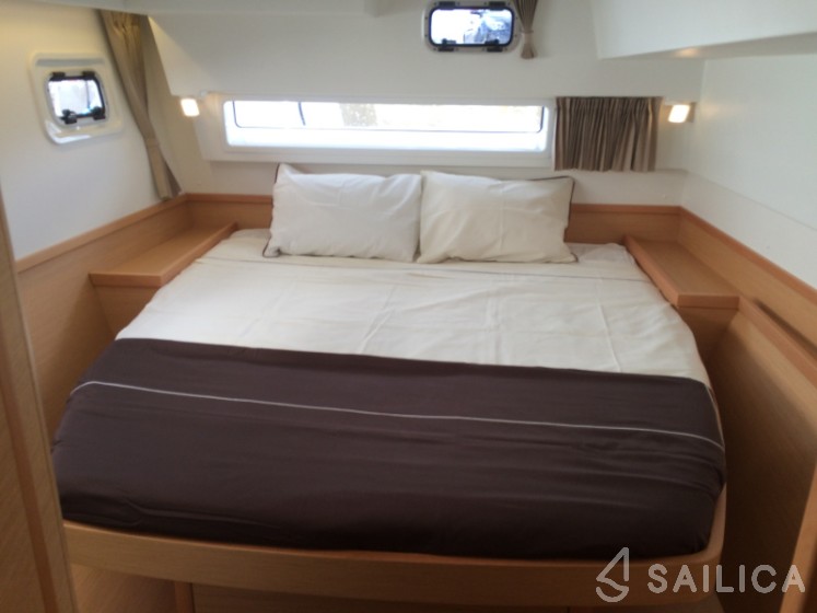 Lagoon 42 - Yacht Charter Sailica